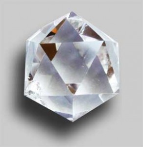 Propriétés de l’icosaèdre en cristal de roche en télépathie