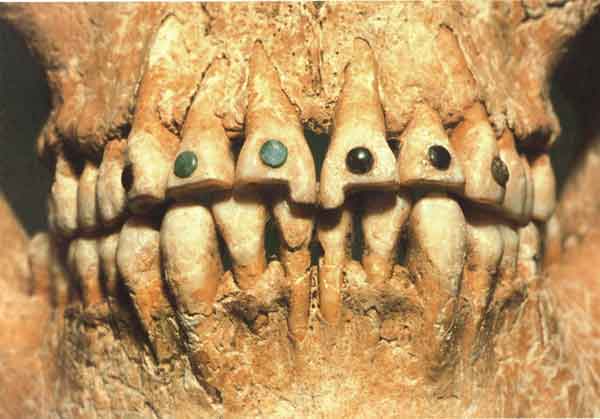 Les pierres précieuses des dents des Mayas