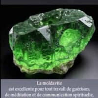 La moldavite est la pierre verte de communication spirituelle